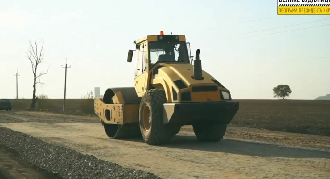 На Донеччині показали ремонт дороги Т-05-04: відео