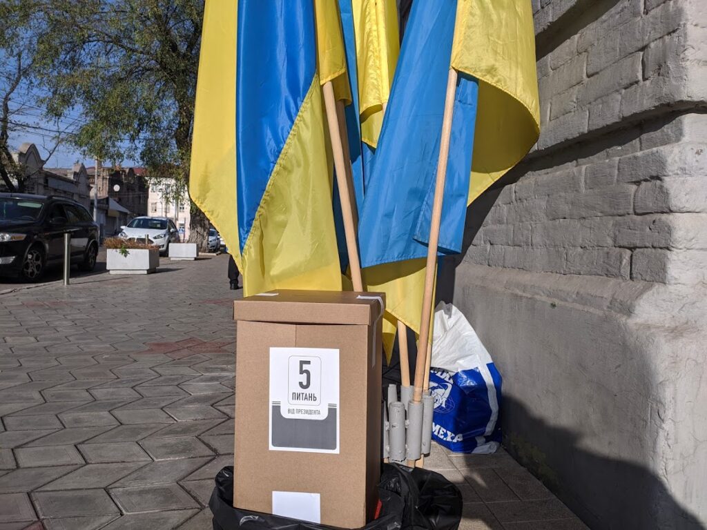 Как голосует Мариуполь: фотоотчет с избирательных участков