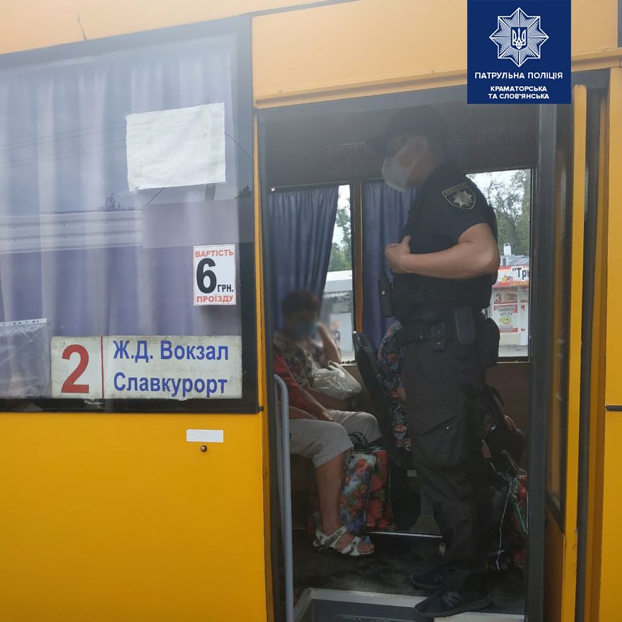 В масках единицы: водители и пассажиры Славянска игнорируют карантин