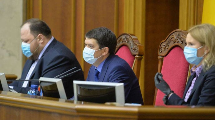 В масках единицы: водители и пассажиры Славянска игнорируют карантин