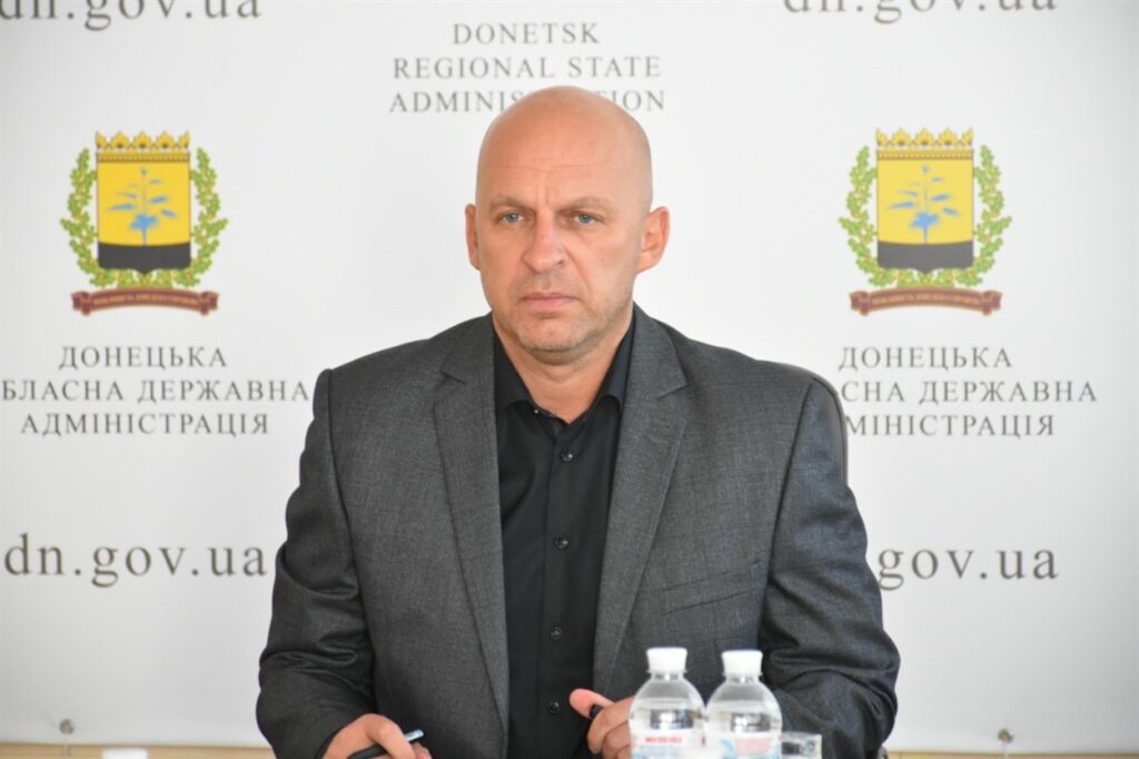 Журналісти повідомили, скільки заробляють керівники Донецької та Луганської адміністрацій та їх заступники