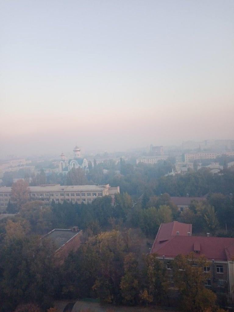 В оккупированном Луганске районы затянуло дымом