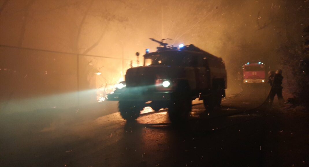Пожежі на Луганщині гасять цілодобово, 4 особи загинуло