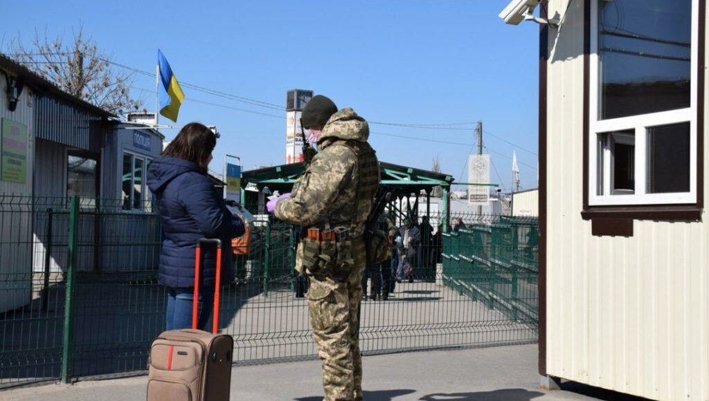 За минулий тиждень КПВВ на Донбасі хотіли перетнути 2216 осіб: бойовики пропустили не всіх