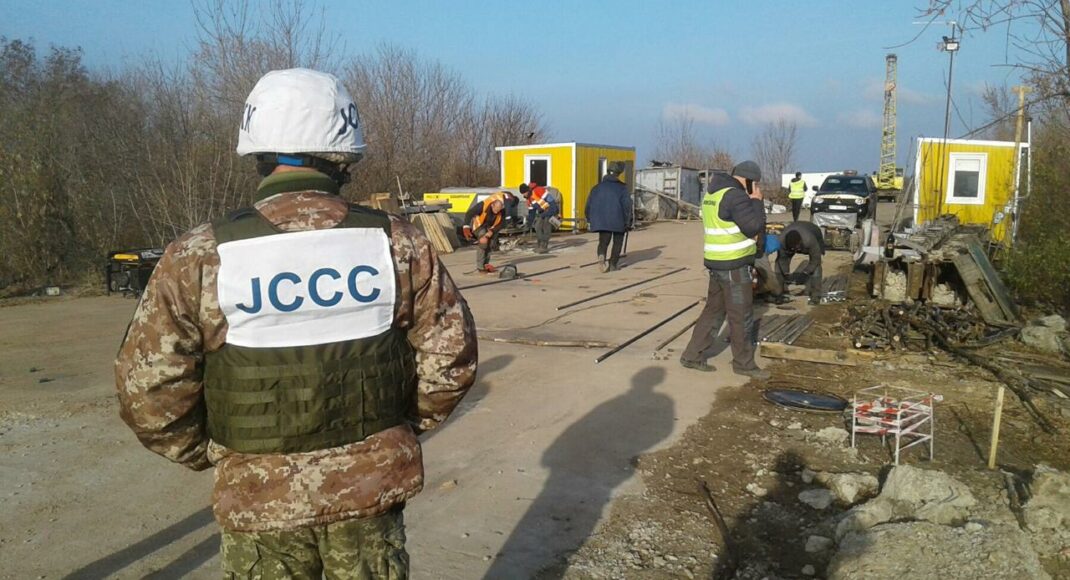 У штабі ООС розповіли, як проходить будівництво моста і ділянки дороги Харків-Дебальцеве
