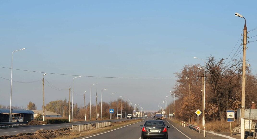 Между Славянском и Краматорском обустраивают наружное освещение и ремонтируют дорогу