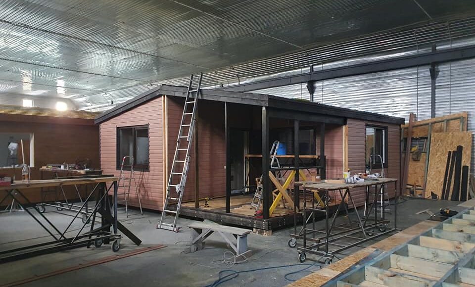 У мережі з'явилися фото першого будиночка для бази відпочинку НКМЗ в Щурово