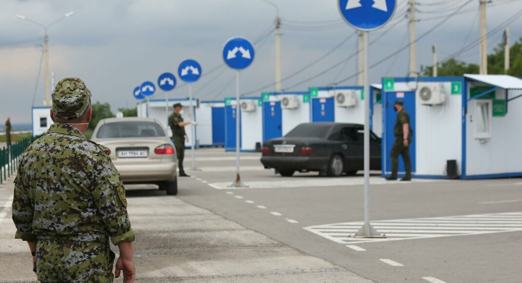 У "ДНР" повідомили, скільки людей пройшло через КПП "Оленівка"