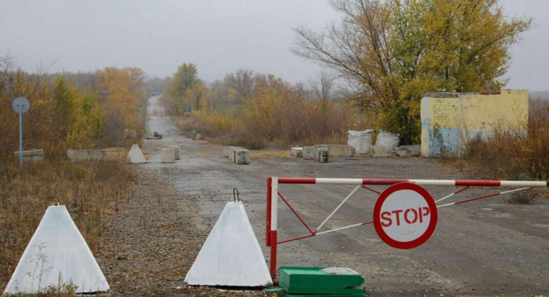 Бойовики не пропускають людей і автомобілі через КПВВ на Луганщині