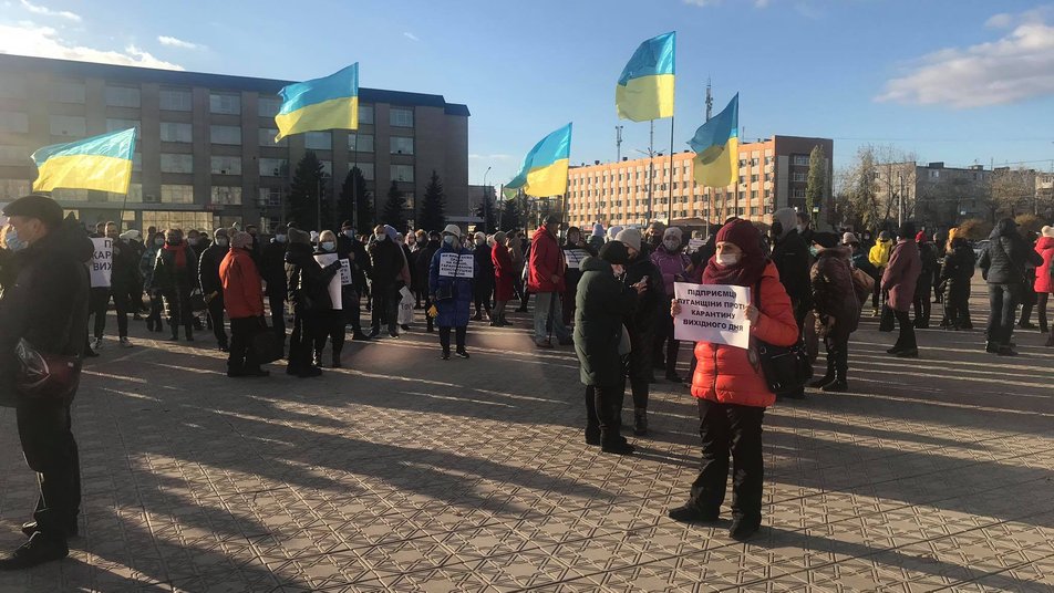 Под ЛугОГА протестовали против "карантина выходного дня": фото, видео, ЛугОДА