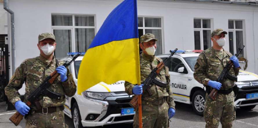 Сотрудники полиции совместно с силами ООС провели обыски в прифронтовых городах на Донетчине: видео