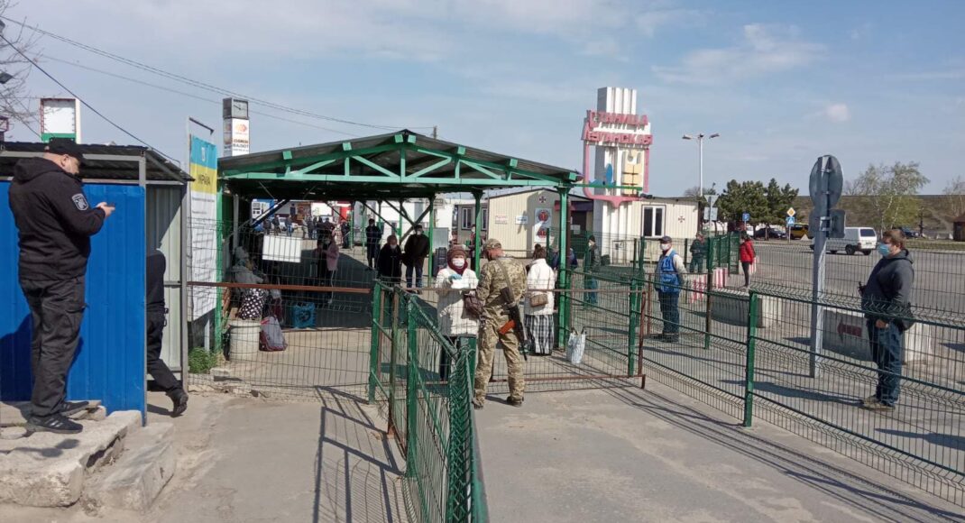 Пропуск через КПВВ здійснюється тільки в Станиці Луганській, - ДПСУ