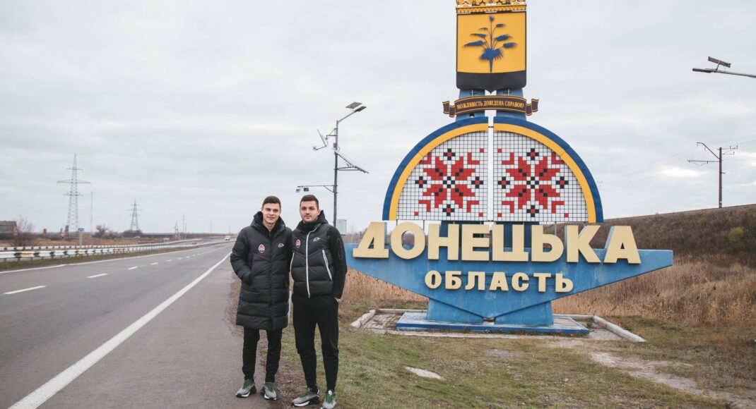 Игроки Шахтера побывали в городах на линии разграничения на Донетчине: фото