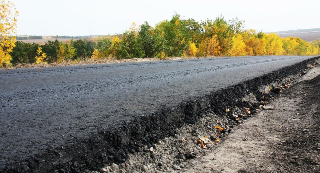 На Луганщині ремонтують дорогу між Гірським і КПВВ "Золоте": на якому етапі роботи