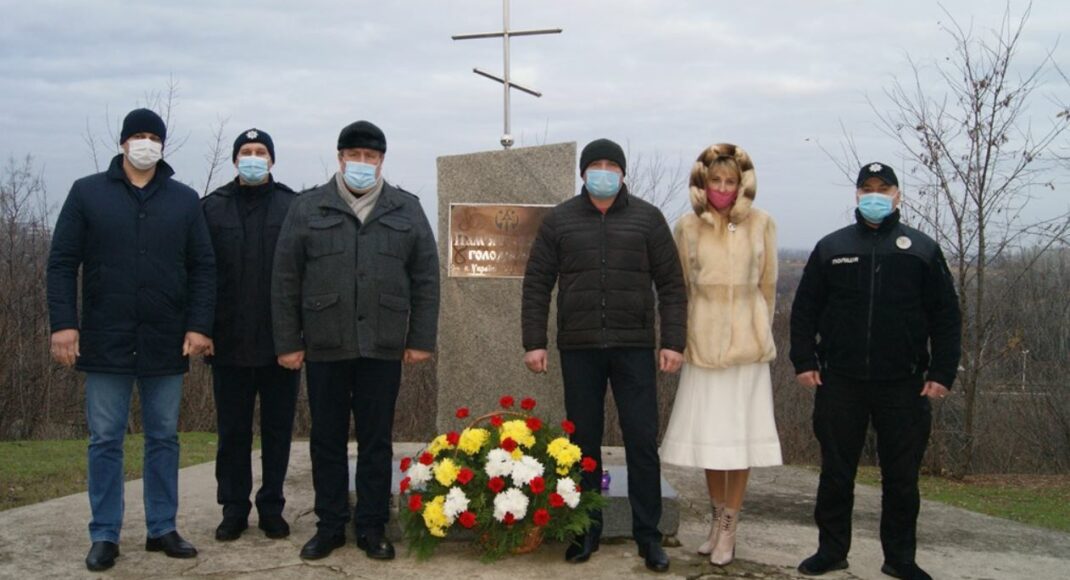 У Лисичанську вшанували пам'ять жертв голодоморів