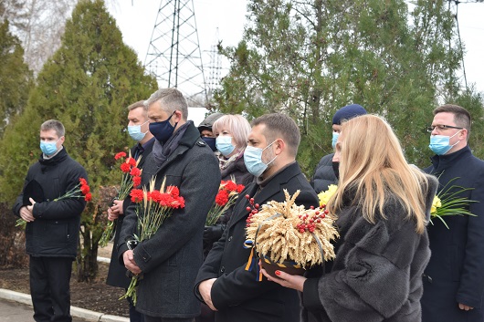 У Сєвєродонецьку вшанували пам'ять жертв голодоморів