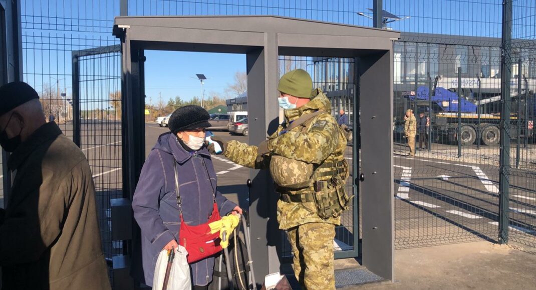 На КПВВ Луганщины обеспечат автобусы для подвоза людей, которых не пропустили оккупанты