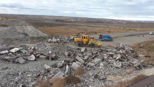 У Луганська демонтують міст