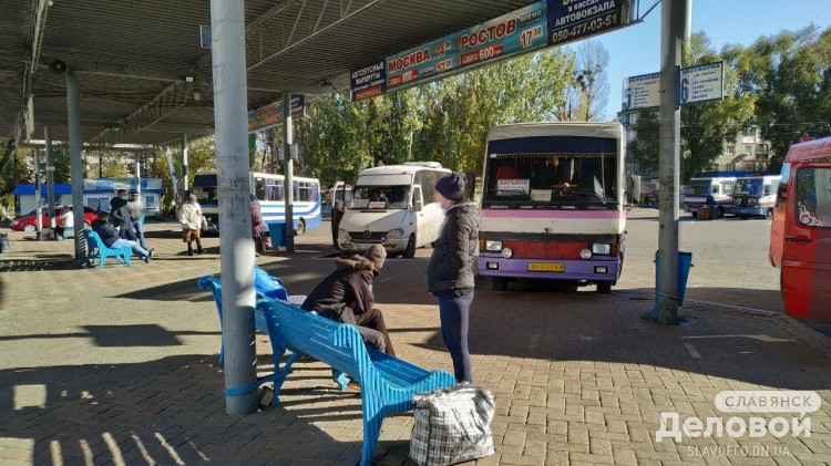 Журналісти показали, як працює автовокзал Слов'янська в режимі карантину: ходять автобуси на Ростов і Москву