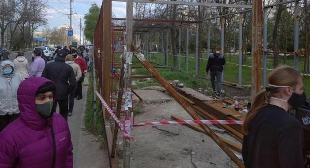 "Скверна" історія. Як маріупольці 3 роки борються проти забудови скверу "Надія"