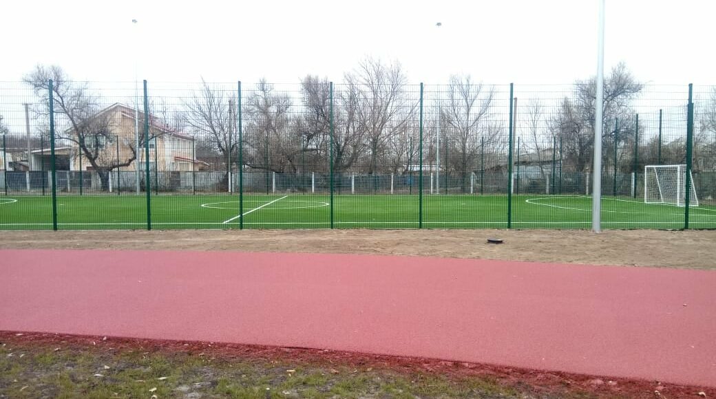 У Станиці Луганській завершується реконструкція місцевого стадіону