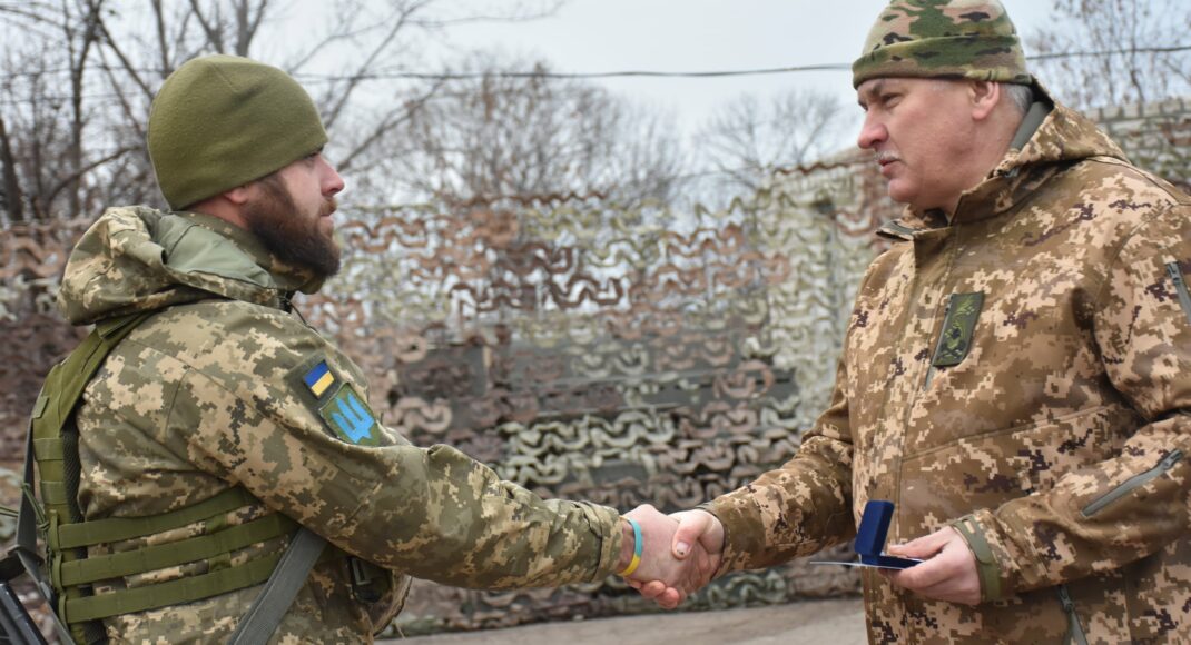 Военным ООС на Луганщине вручили "Казацкие кресты": фото