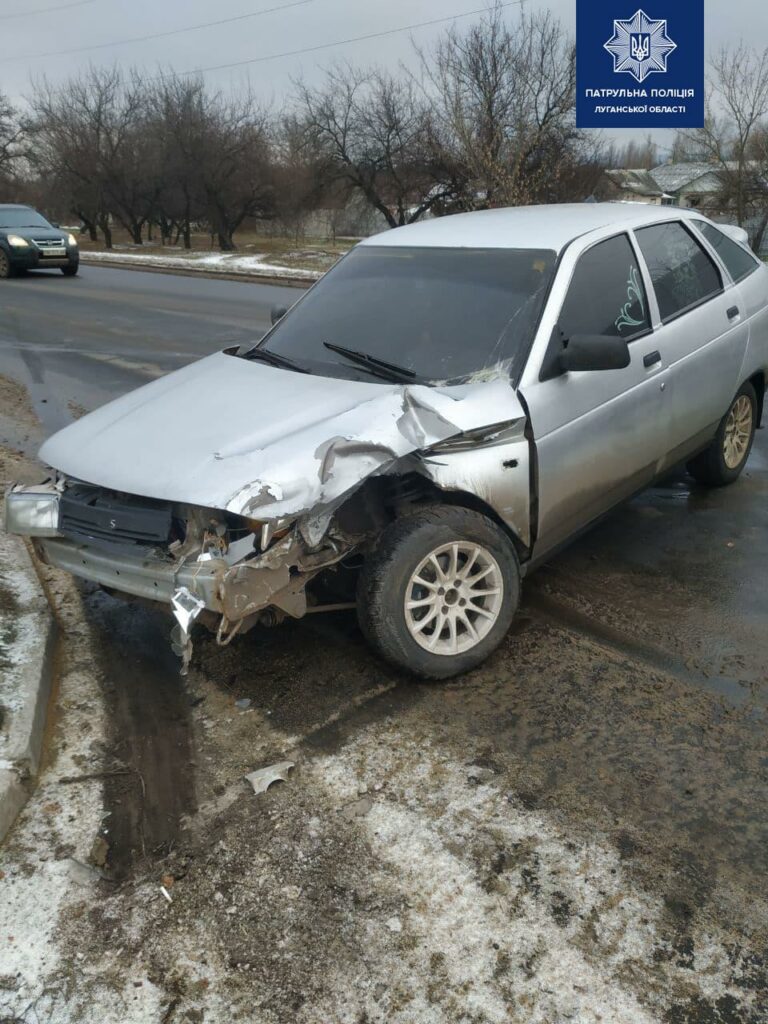 В Рубежном водитель под воздействием алкоголя и без прав совершил ДТП