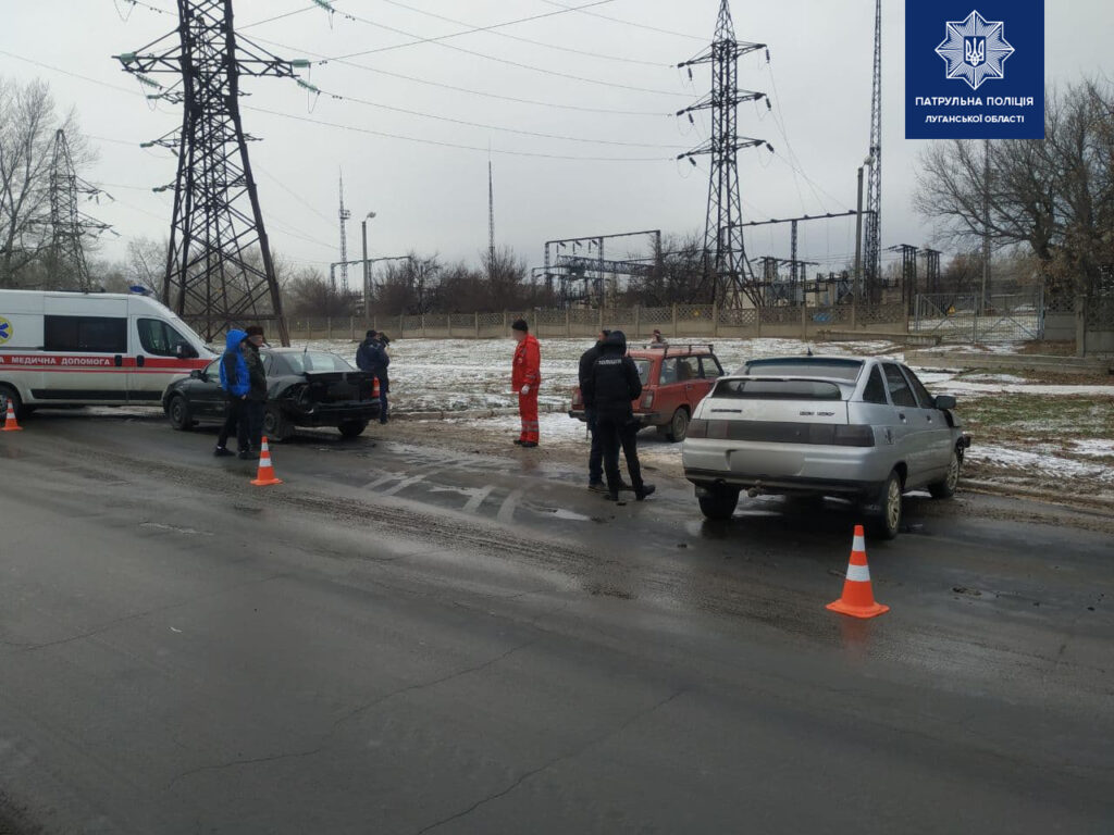 В Рубежном водитель под воздействием алкоголя и без прав совершил ДТП