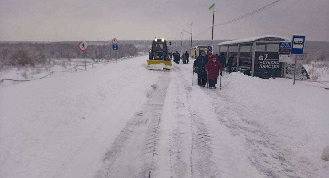 Переход через КПВВ "Станица Луганская" усложнен: пенсионеров просят остаться дома