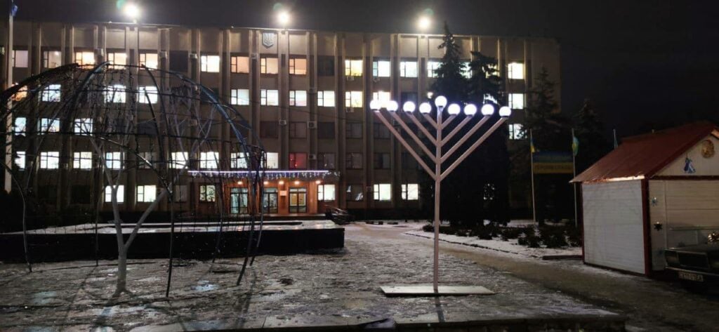 В Славянске еврейская община зажгла последнюю свечу Хануки