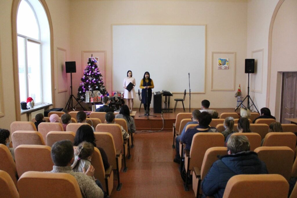 На Луганщине ко дню святого Николая приемные семьи получили денежные сертификаты