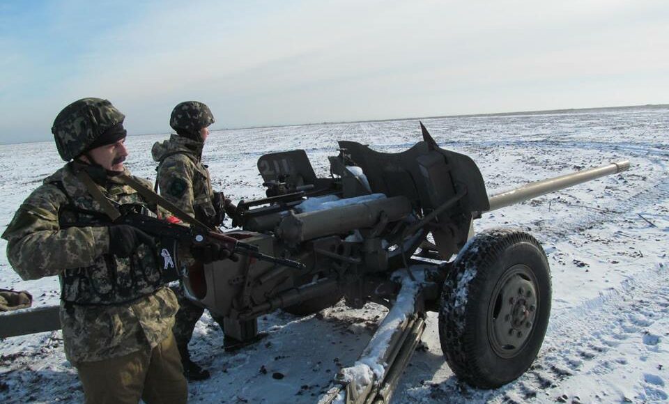 На Луганщине за год из-за обстрелов боевиков погиб 21 военный: инфографика