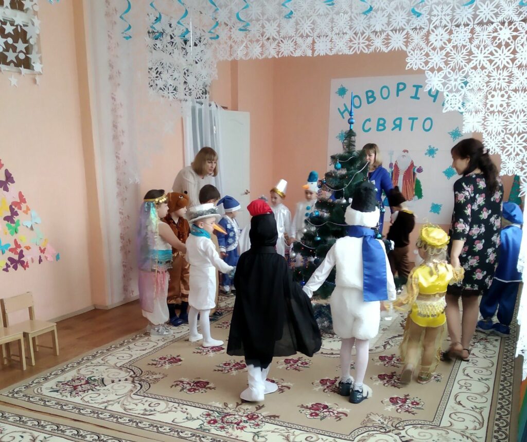 Дистанция и Дед Мороз онлайн. Как на Луганщине организуют детские Новогодние праздники