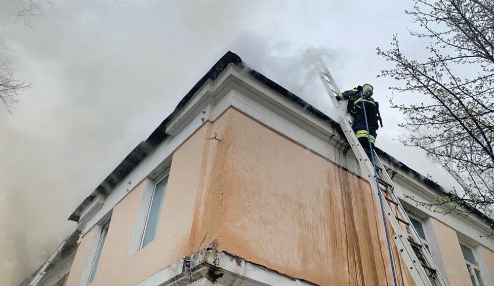 На Донетчине спасатели предотвратили пожар в школе