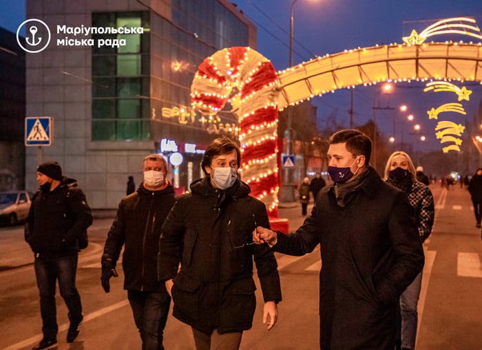 Новогодние елки Мариуполя "зажгут" в новом формате (фоторепортаж)