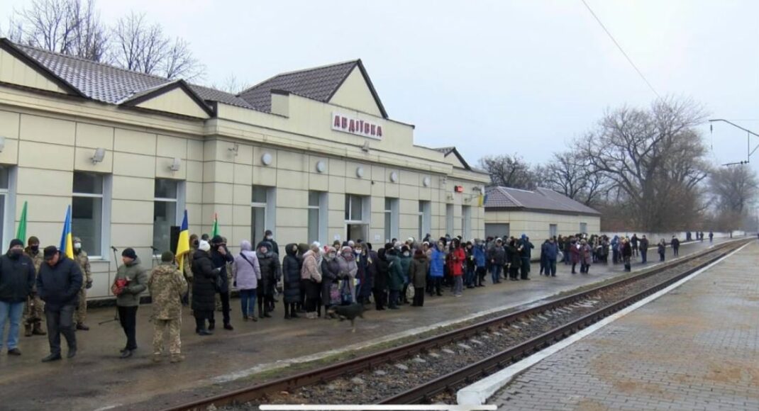 В Авдіївці урочисто зустріли потяг з Києва: відео