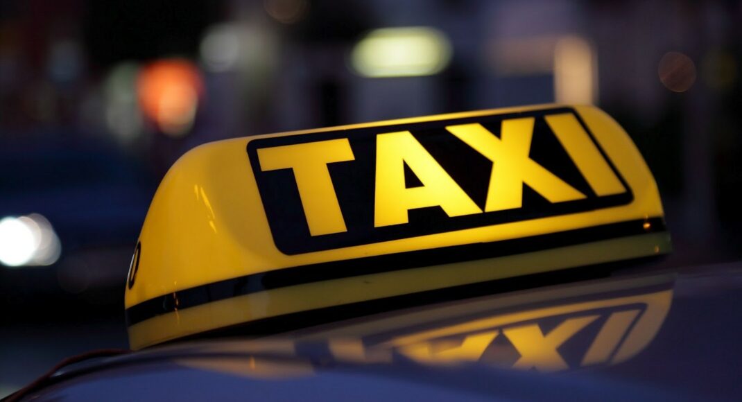 В Мариуполе таксисты создали независимую службу