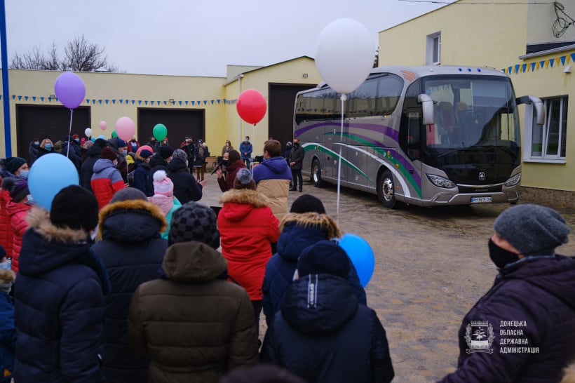 В Дружковке детский дом-интернат получил новый автобус: фото