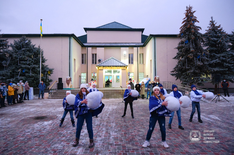 Голова ДонОДА відвідав Святогірськ і привітав дітей з Днем Святого Миколая в "Смарагдовому місті"