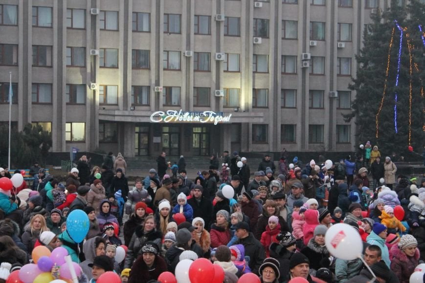В Славянске жители города собрались у городской елки: фото