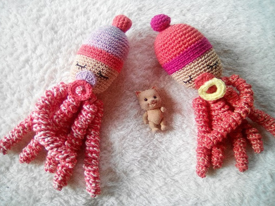 В Курахово молодежь изготовила игрушки для недоношенных детей к Новому году