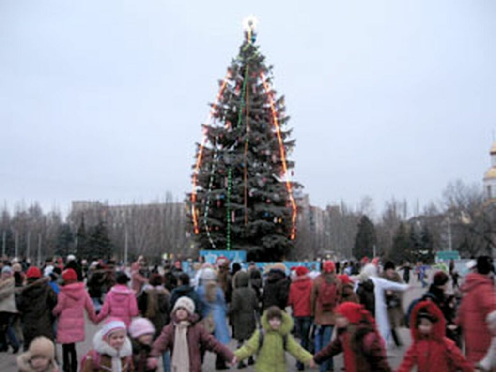 Новогодняя история Славянска: как менялась главная елка города