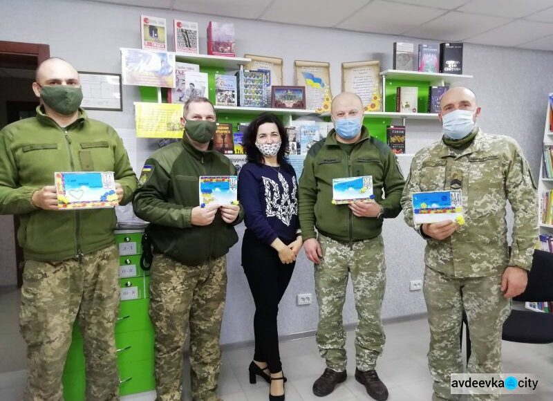 В Авдеевке ко Дню ВСУ прошли тематические мастер-классы и выставки в библиотеках