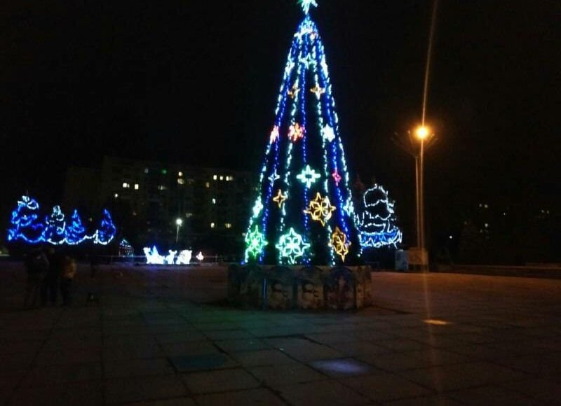 В Кременной на Луганщине не будет торжественного открытия городской елки: причина