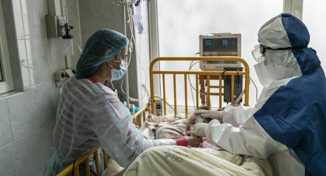 Рентгеновский аппарат, антибиотики и журналы. Что успели приобрести больницы Донбасса в этом году