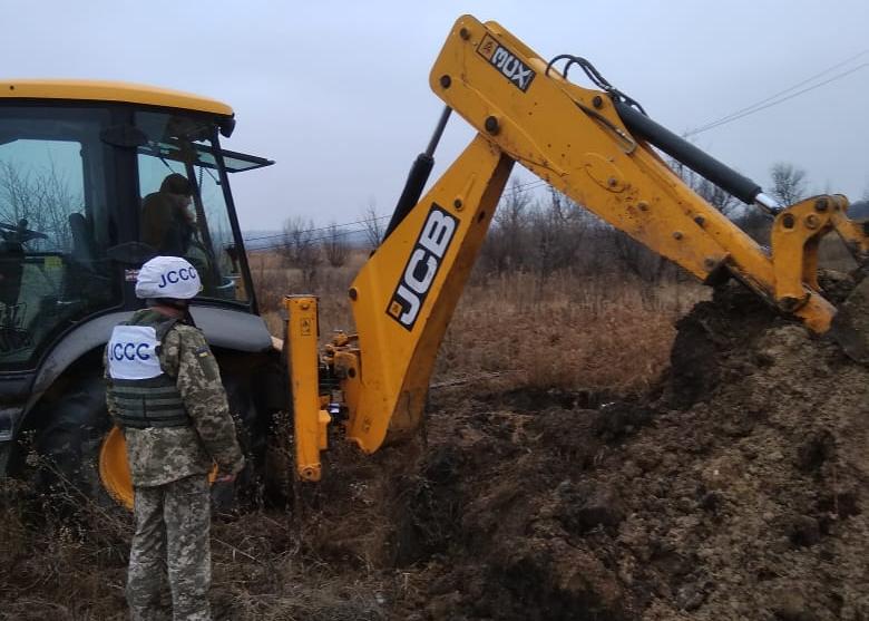 На Луганщині закінчили аварійно-відновлювальні роботи на водоводі: відновили подачу води (фото)