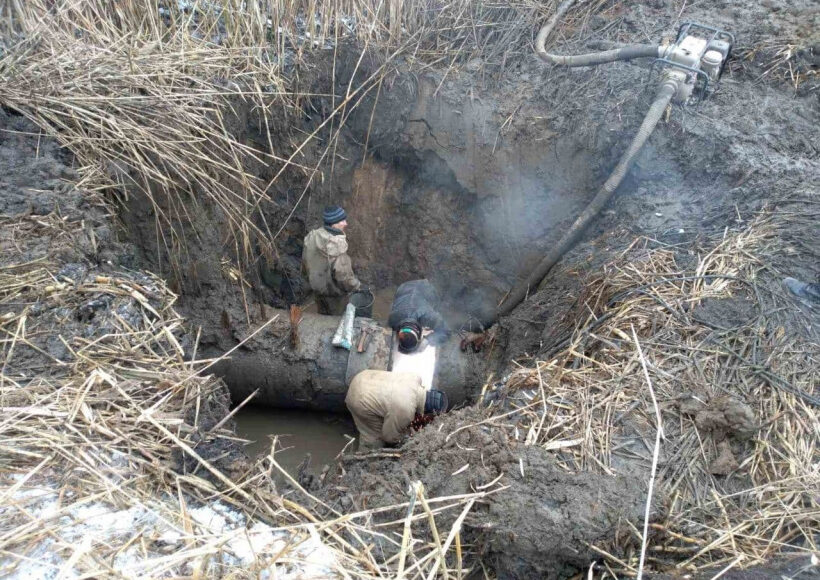 Ремонтна бригада усунула два пориви на водоводі Горлівка-Торецьк: фото