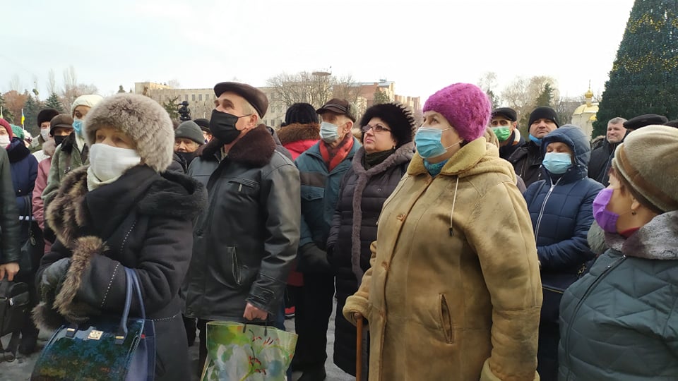 Фоторепортаж: в Славянске на Соборной вновь митингуют против повышения тарифов на коммуналку