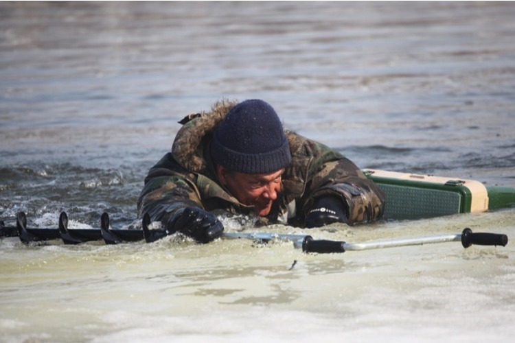 В оккупированном Донецке рыбаки провалились под лед