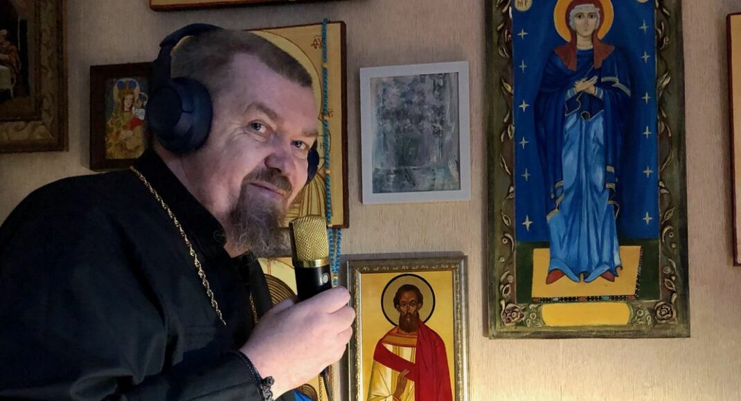 "Христос і кліпове мислення". Як і для кого священник на Луганщині записує подкасти